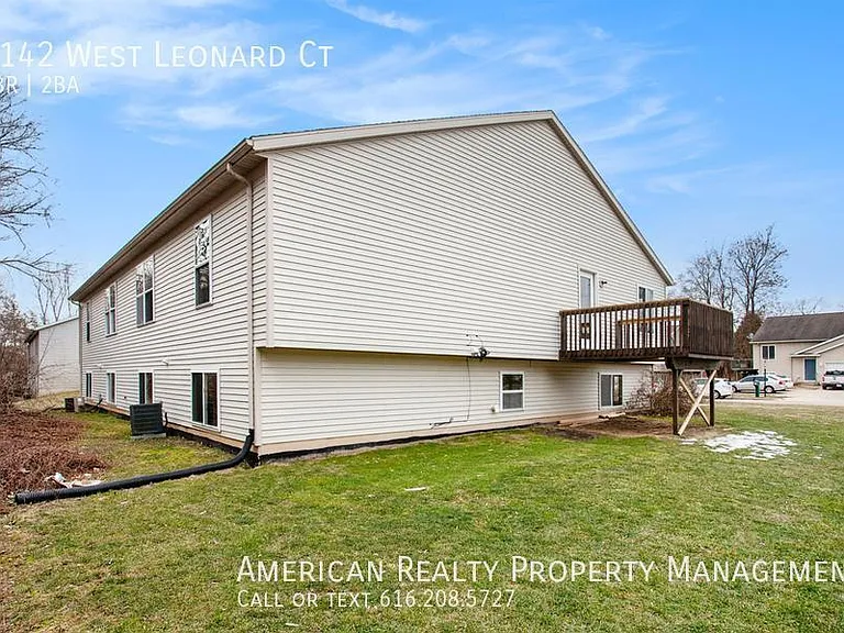 1142 W Leonard Ct NW — Photo 15