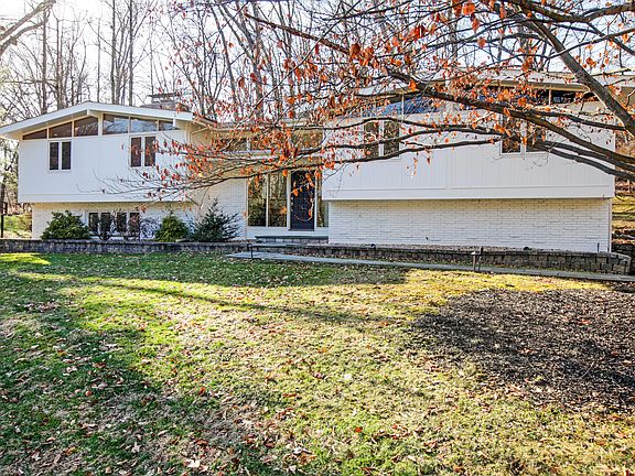3rd image of 40 Holly Pl