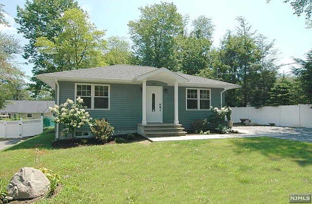 1st image of 409 Biglow Ln