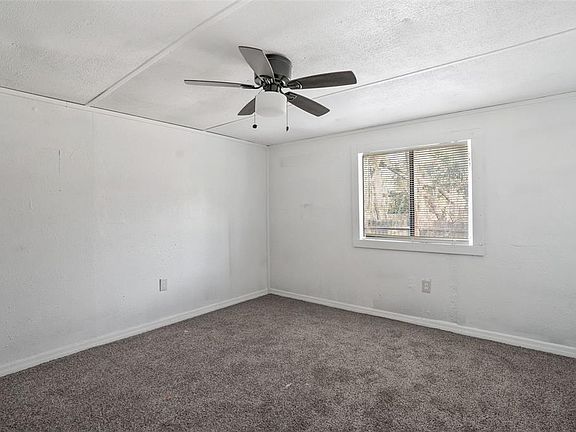 4th image of 10205 Burton St