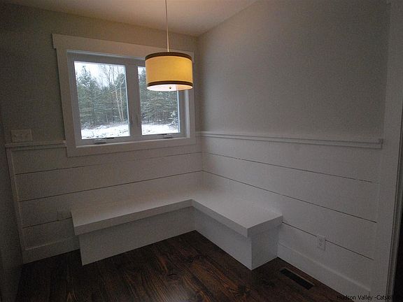 4th image of 90 Dawson Ln