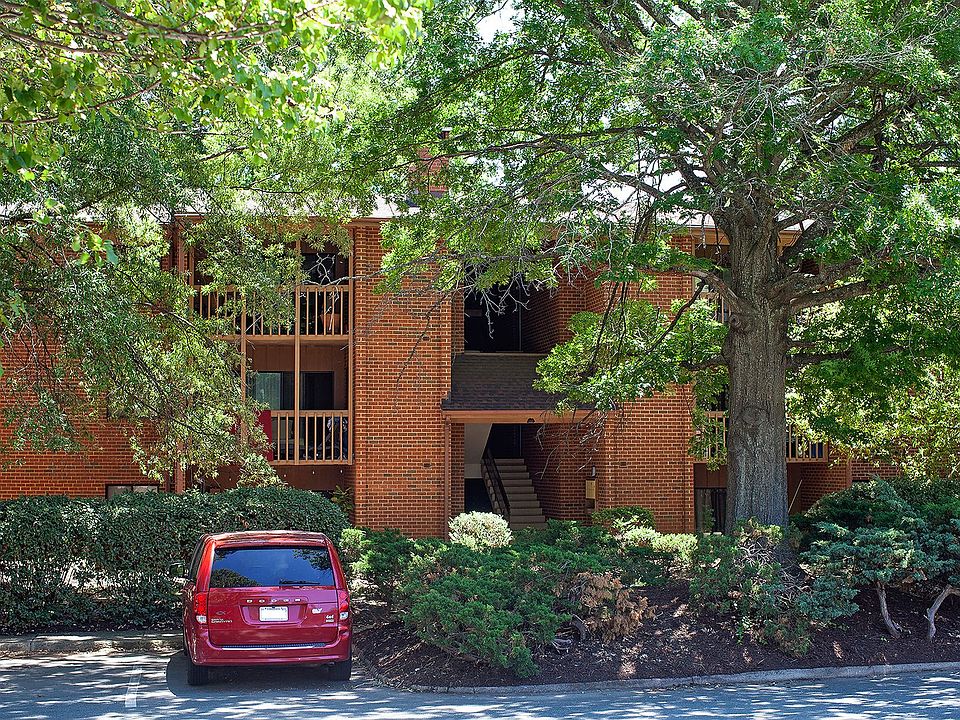 1st image of 120 Turtle Creek Rd APT 4