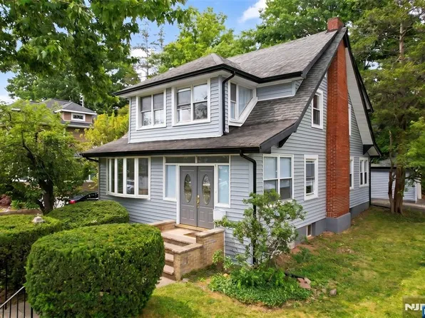 933 Maple Ave, Ridgefield, NJ 07657