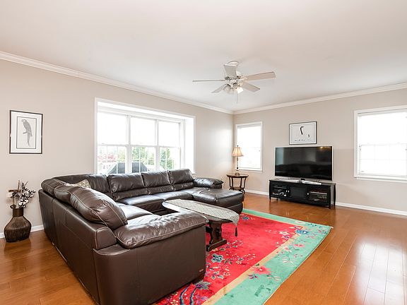 5th image of 4801 Fox Ln