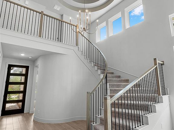 3rd image of 206 Sierra Stream Ln