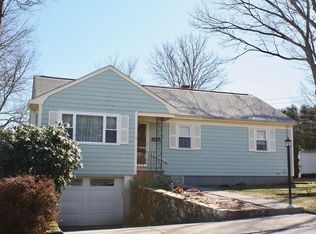 82 Wamsutta Ave, Acushnet, MA 02743