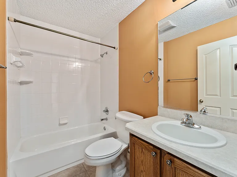 1205 Bower Ln — Photo 4