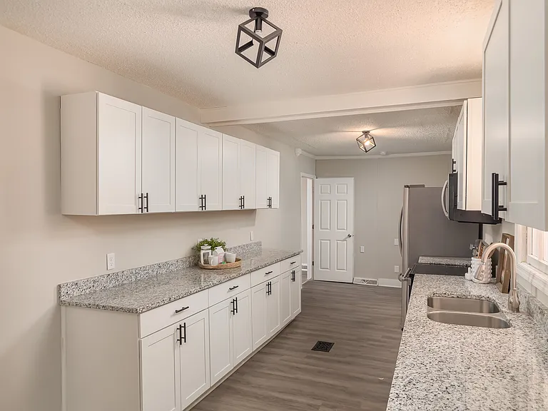 2724 Gervais St — Photo 3
