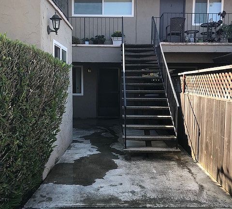 2nd image of 909 Castlewood Dr APT 2
