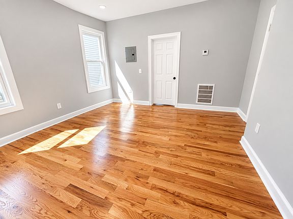 4th image of 470 S 15th St APT 2