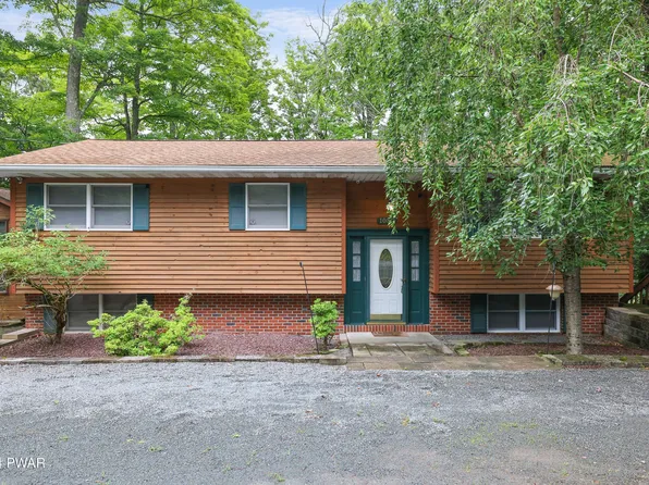 1082 Beaver Lake Dr, Lake Ariel, PA 18436