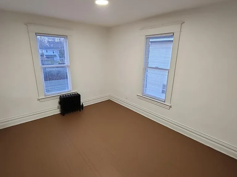 320 W Vine St — Photo 8