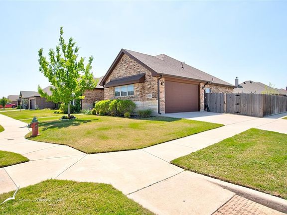 5th image of 301 Whiterock Dr