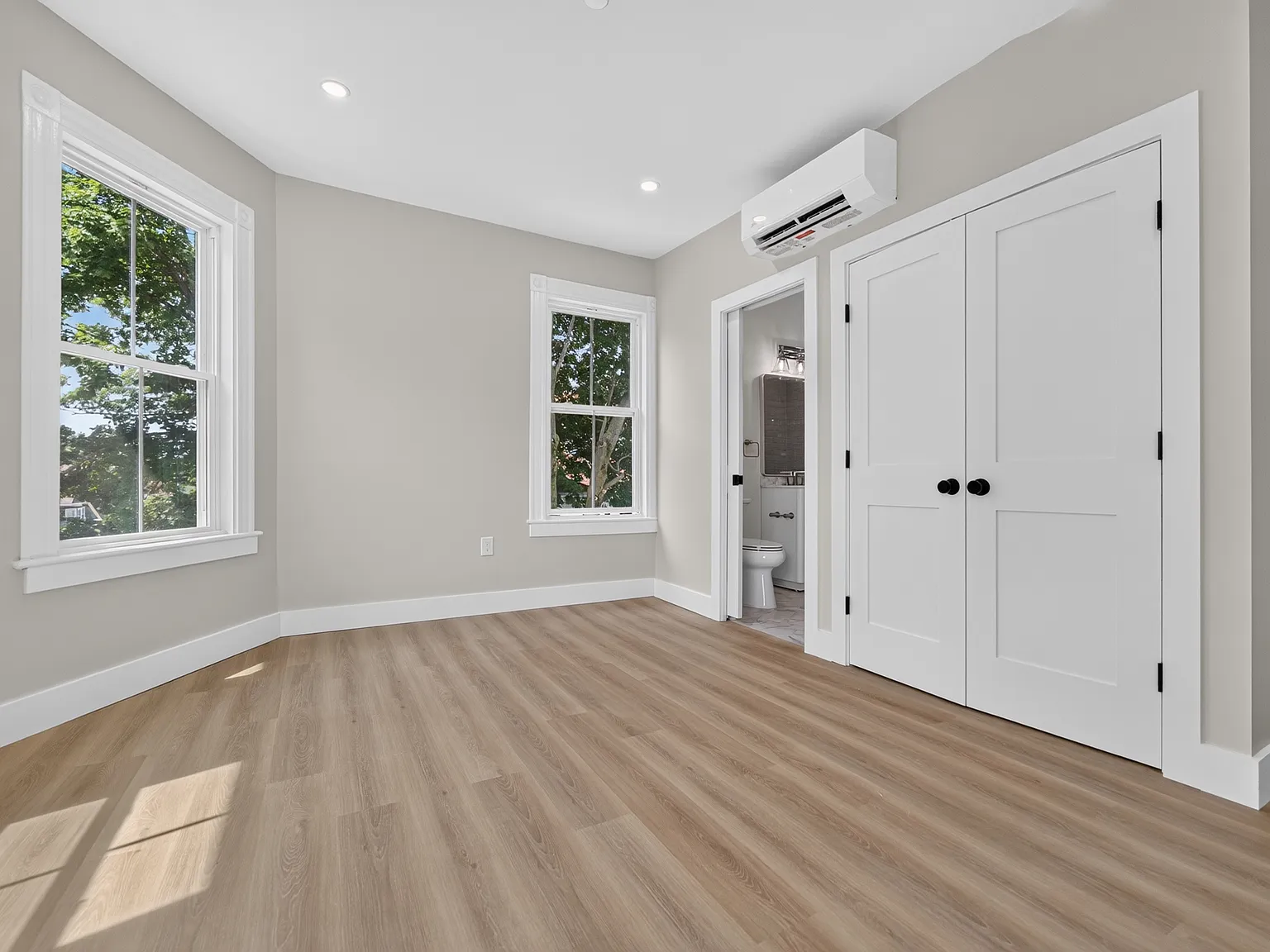 2 bed, 1.5 bath, 700 sqft, $2,800 — Photo 3