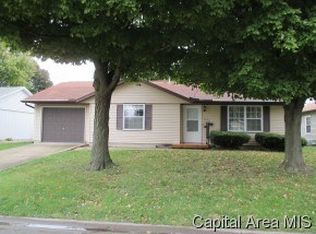 616 N Ridge Ave, Taylorville, IL 62568