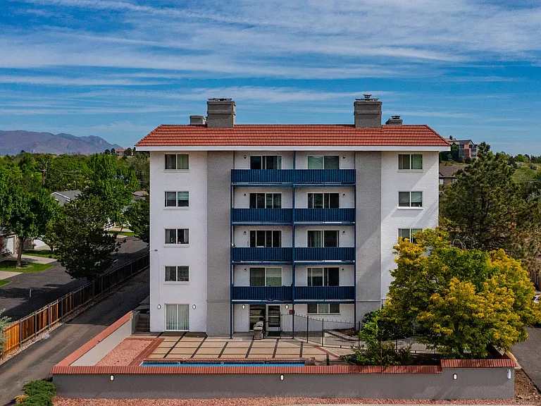 Kalo Broadmoor Terrace Exterior
