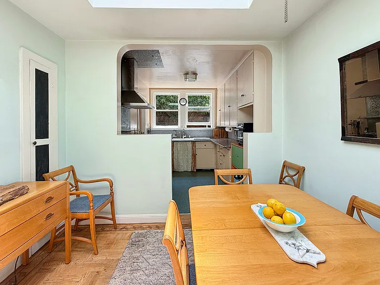 125 Winfield St — Photo 8