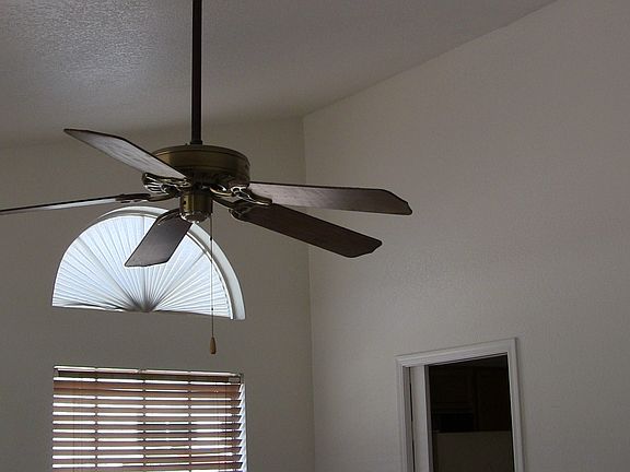 Living room - vaulted ceiling/fan