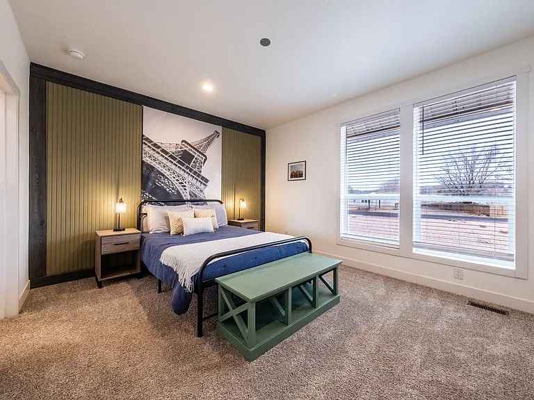 523 W Vance Dr — Photo 20