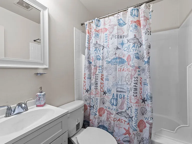 2 Bed, 1 Bath Townhome - Renovated
