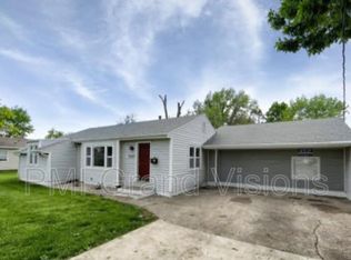 2006 11th St, Charleston, IL 61920