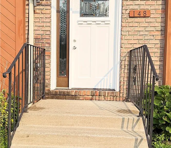 148 Cornerstone Pl — Photo 2