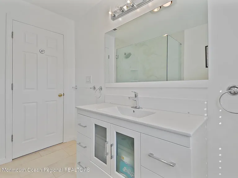 8 Arthur Ave — Photo 23