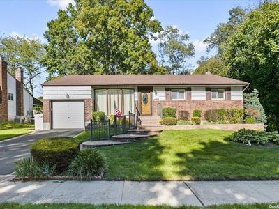 93 South Park Drive, Old Bethpage, NY, 11804