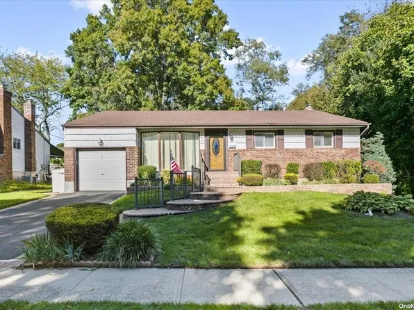 93 South Park Drive, Old Bethpage, NY 11804