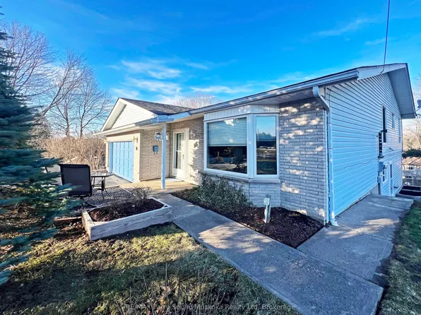 16 Macklaim Dr, Parry Sound, ON P2A 2Z2