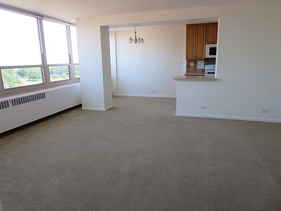 4th image of 3950 N Lake Shore Dr APT 902