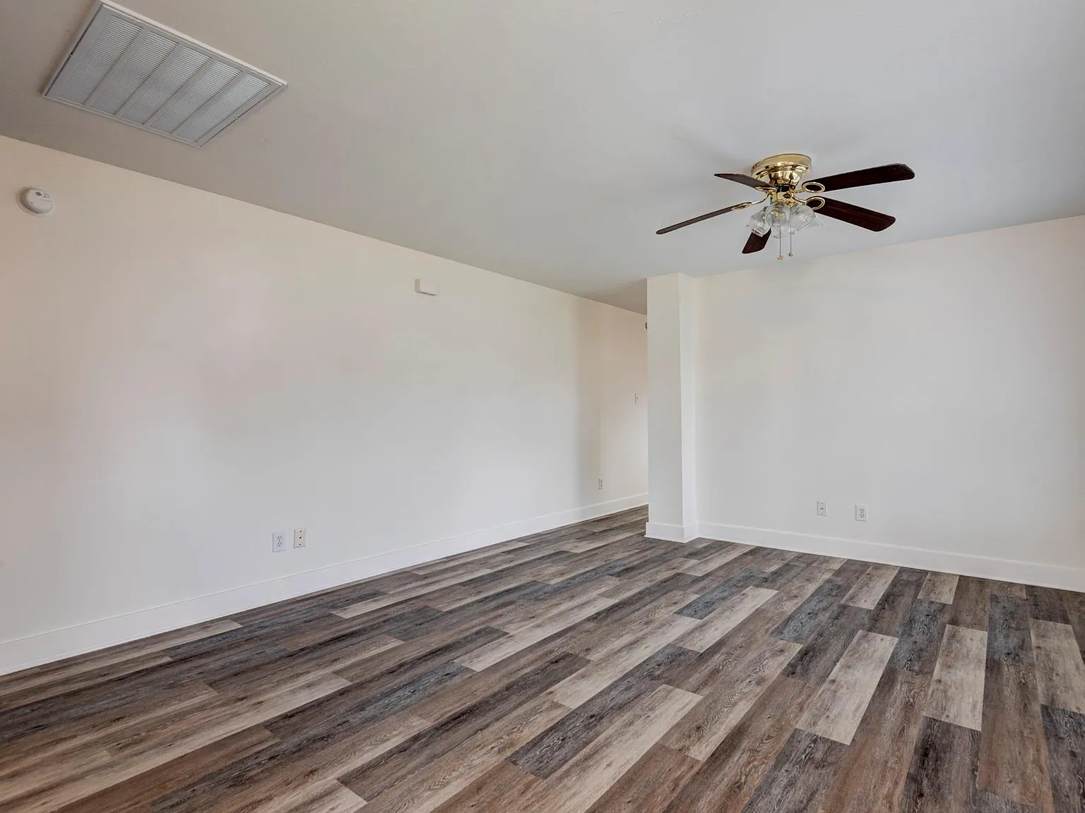 3 bed, 2.0 bath, 1432 sqft, $1,900 — Photo 4