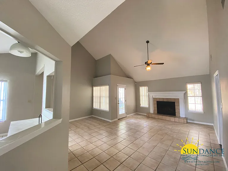 2903 Bentwood Ln — Photo 2