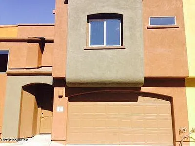 Building Photo - 3830 E 3rd St #2103