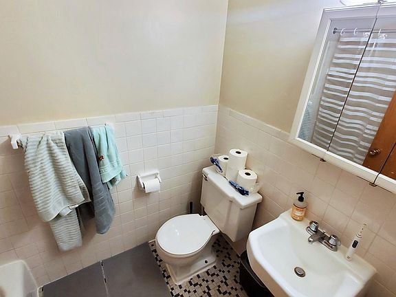5th image of 1215 4th St SE APT 6