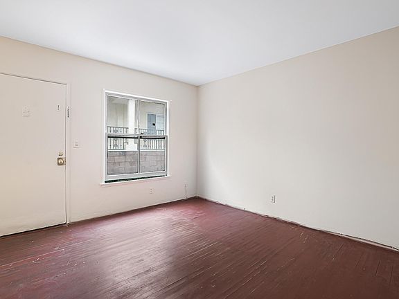 2nd image of 1728 Granville Ave #1730