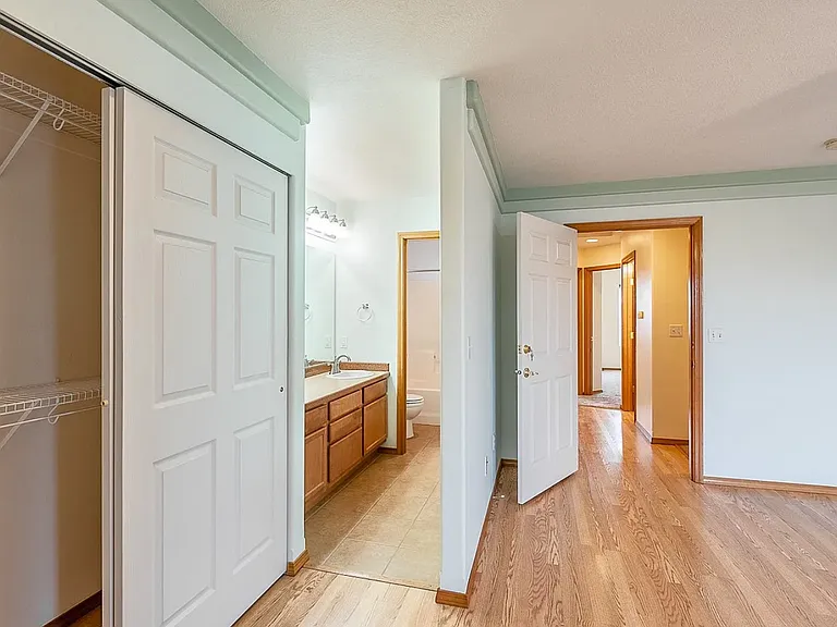 402 E Tanglewood Dr — Photo 16