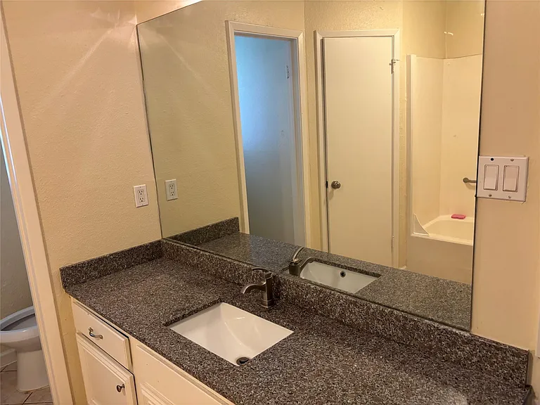11427 Mulholland Dr — Photo 29