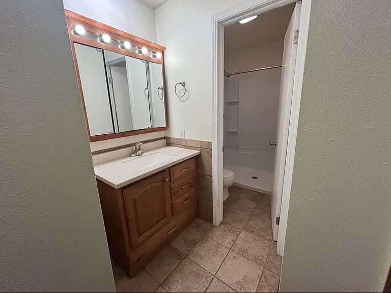 821 E Lakeside Dr — Photo 26