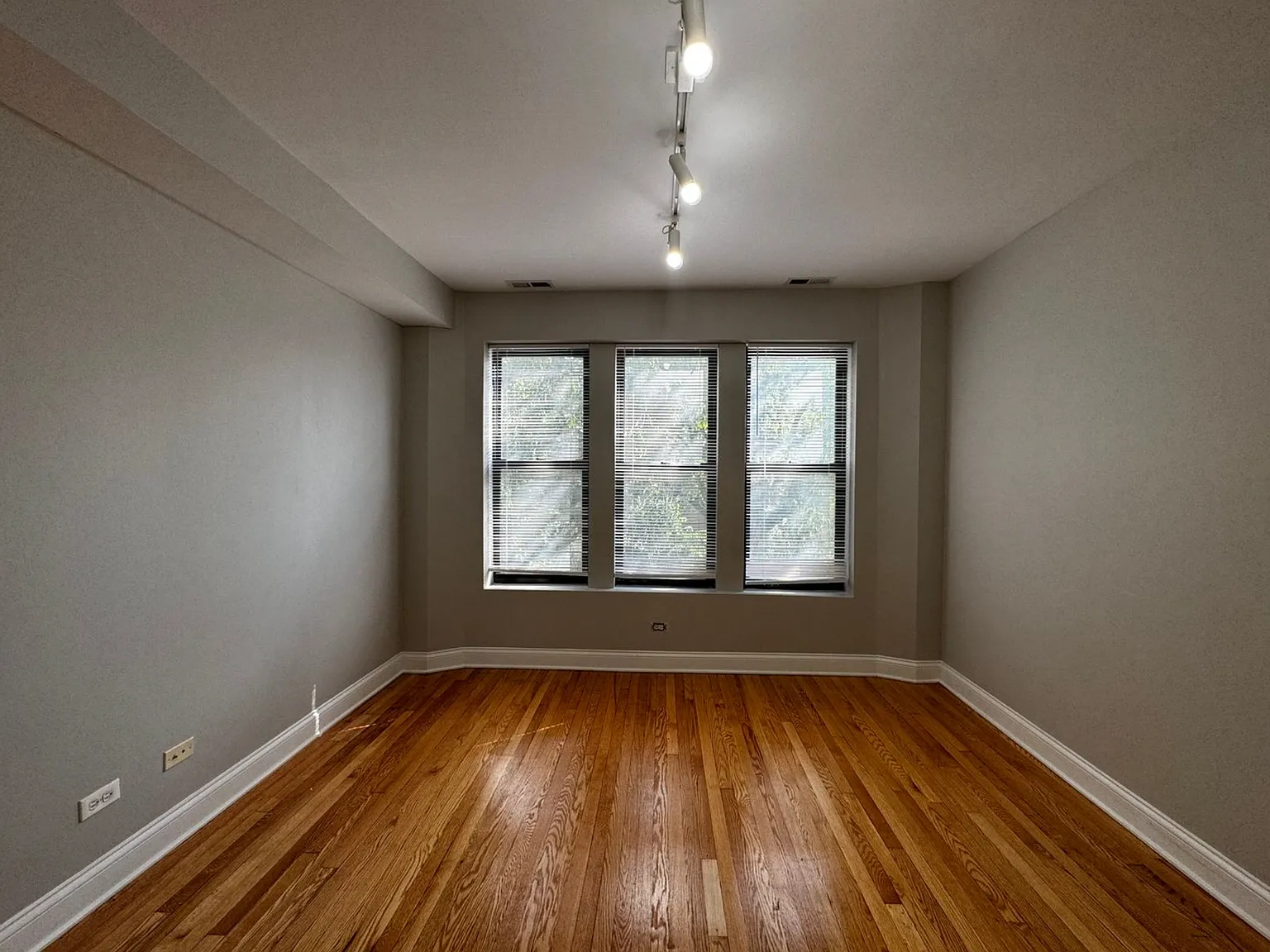 1 bed, 650 sqft, $1,700 — Photo 2