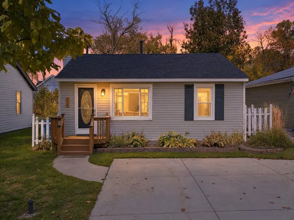 323 Harpham St, Commerce Township, MI 48382