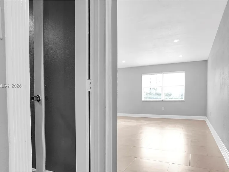 7925 Carlyle Ave #403 — Photo 7