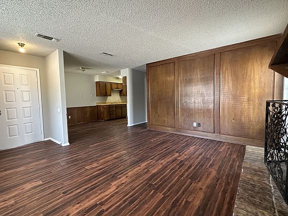 3rd image of 1007 Southmoor Ave