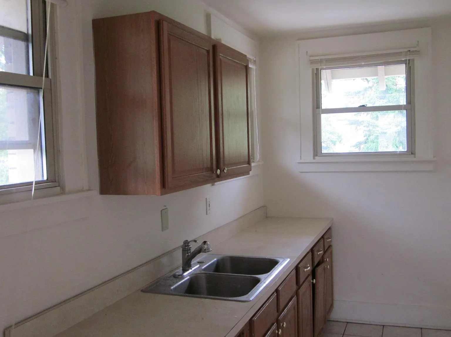 236 Spencer ave — Photo 4