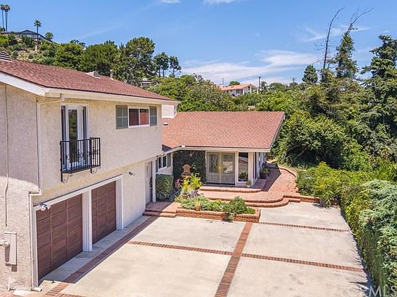 2nd image of 3037 Deluna Dr