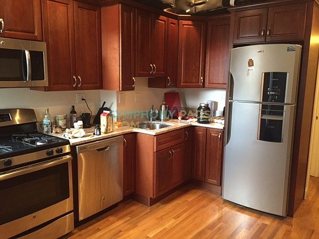 2nd image of 1013 Tremont St