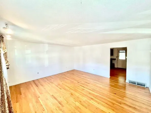 (undisclosed Address), Chicopee, MA 01020