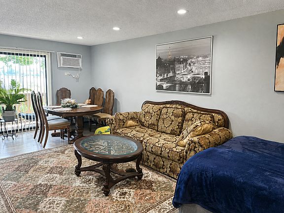 3rd image of 4 Parkside Ct APT 3