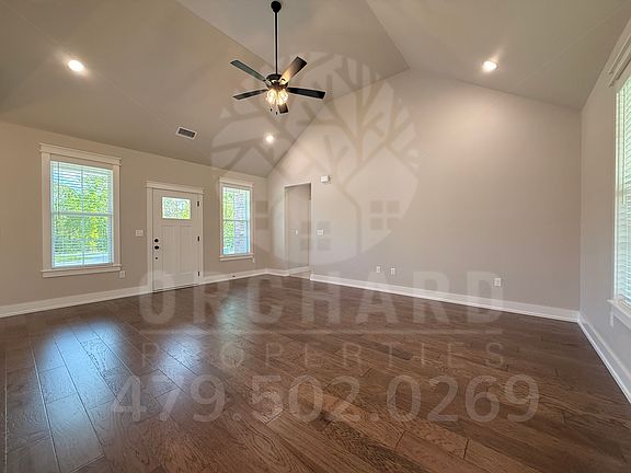 3rd image of 83 Argyll Dr