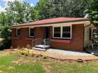 8 Compton Dr, Asheville, NC 28806